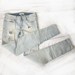 Bullhead Light Wash Distressed Skinny Jeans